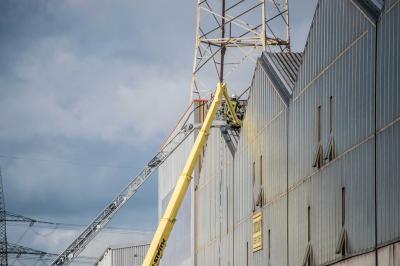 Plochingen: Arbeiter nach medizinischen Notfall aus 15 Meter Hoehe gerettet